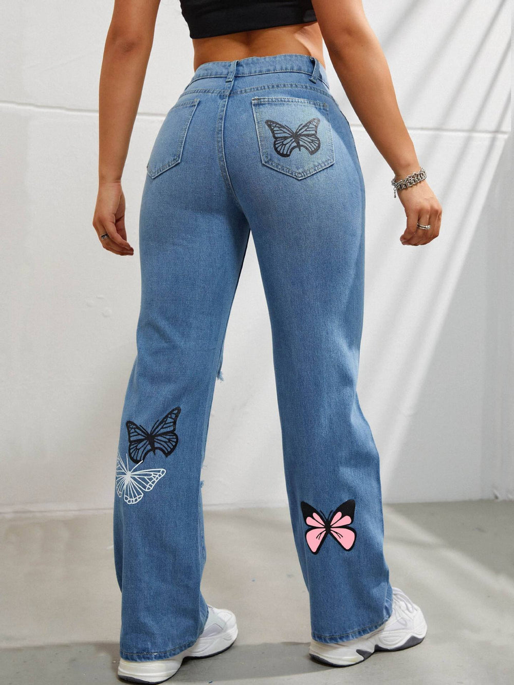 Trendy High-Waist-Jeans mit Schmetterlings-Print im Used-Look und geradem Bein für Damen