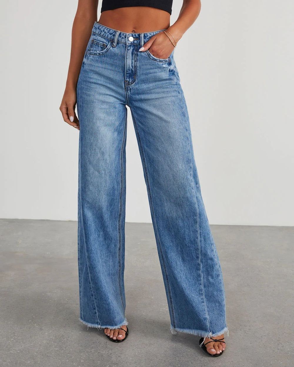 Women's Relaxed Fit Wide-Leg Denim Jeans with Frayed Hem and Side Stitching