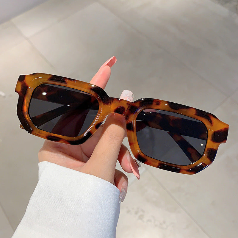 Retro Square Sunglasses with European and American Charm