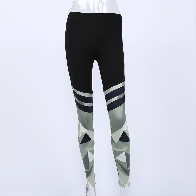 Yogahose mit Camouflage-Print und Nähten