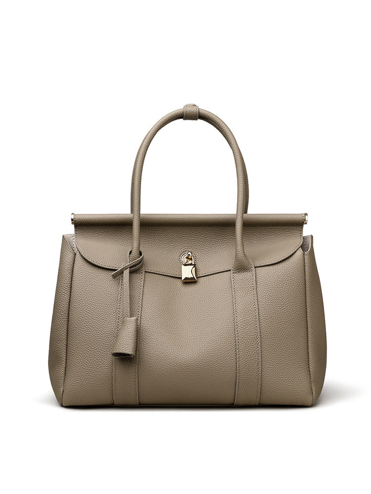 Elegant Women's Luxury Leather Handbag with Spacious Design