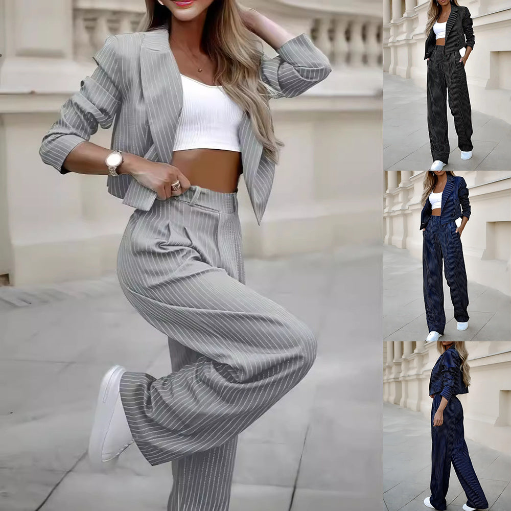 Completo due pezzi a righe chic con blazer corto e pantaloni su misura per donna