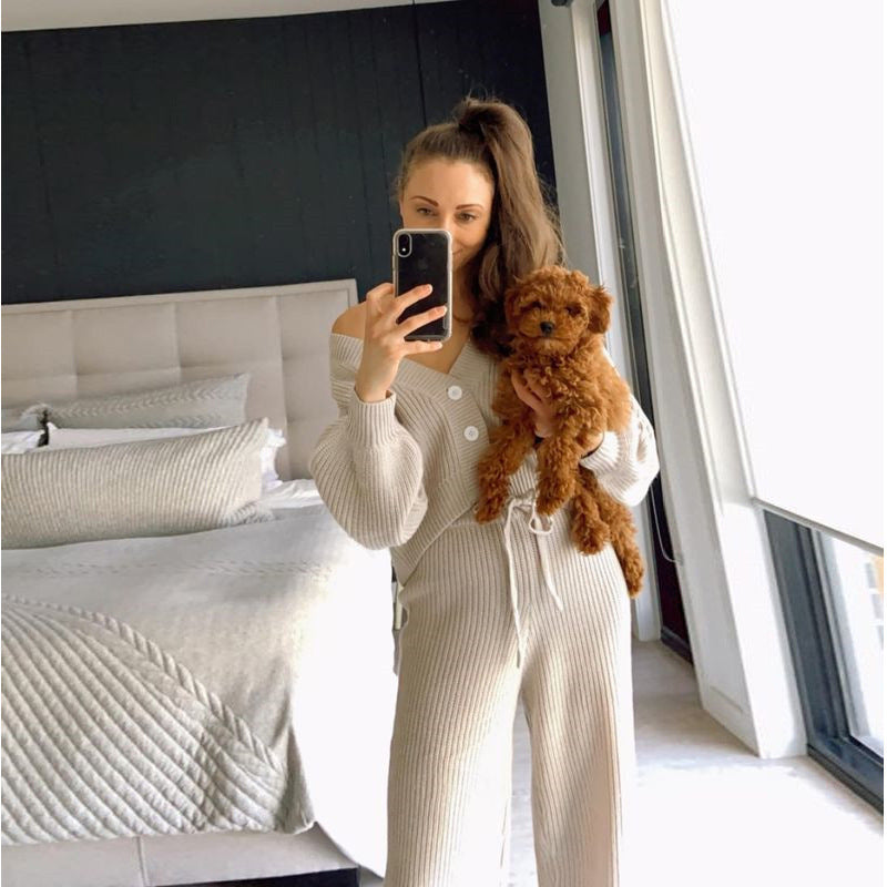 Chic Women's Two-Piece Sweater and Trousers Set with Long Sleeves