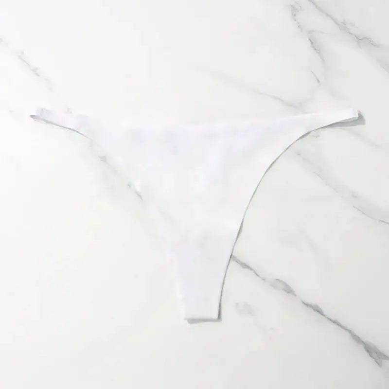 Tanga-Bikini aus Eisseide