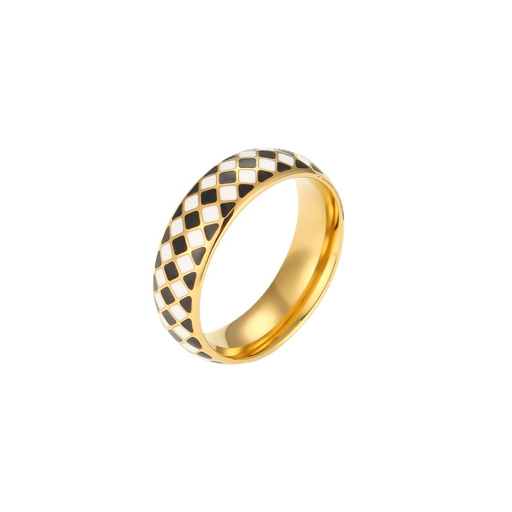 Chic Women's Stainless Steel Ring with 18K Gold Finish and Black & White Plaid Drip Design