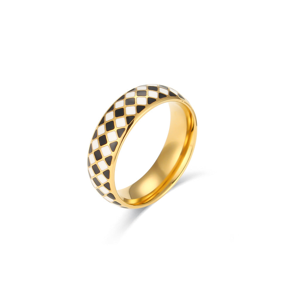 Chic Women's Stainless Steel Ring with 18K Gold Finish and Black & White Plaid Drip Design