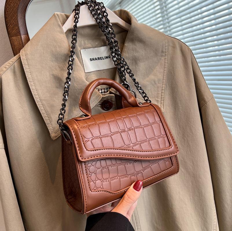 Vintage Chic Crocodile Pattern Clamshell Bag for Women