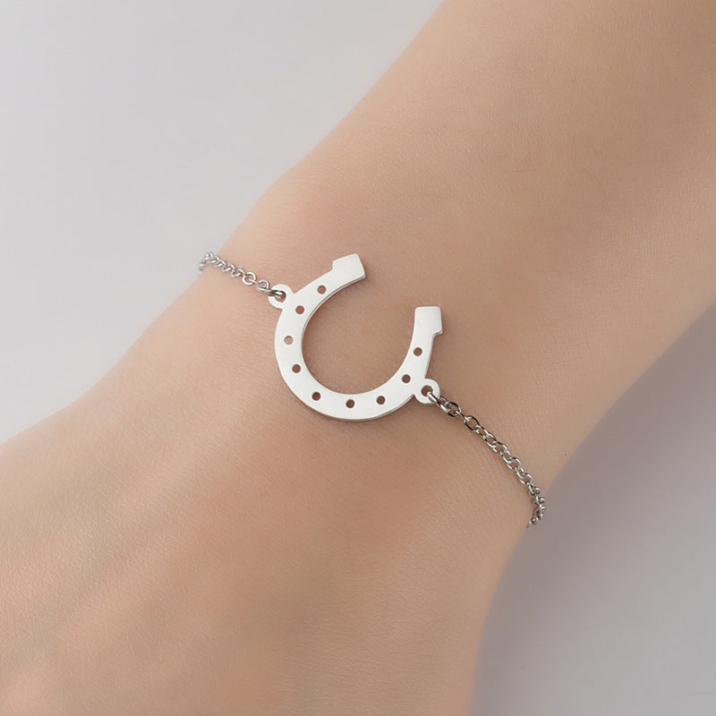 Elegant 18K Gold Women's Simple Horseshoe Charm Bracelet