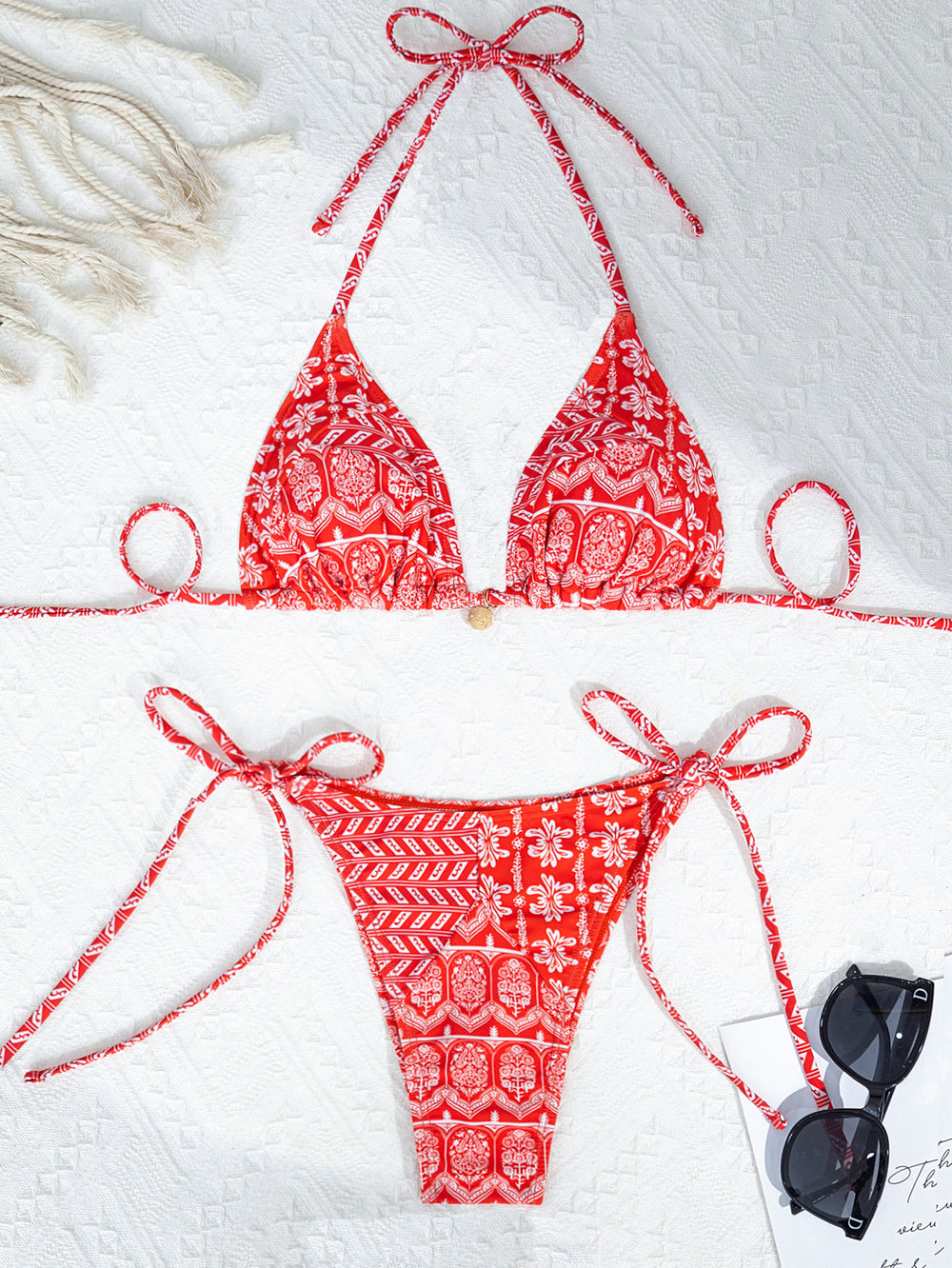 Bikini alla moda con spacco e dettaglio di fasciatura con cuciture stampate - Beachwear Beauty